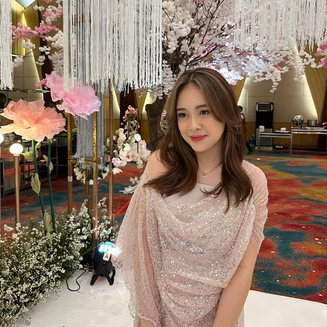 アニンディタ・ラーマ・チャヒャディのインスタグラム：「jangan tanya kapan🤭」