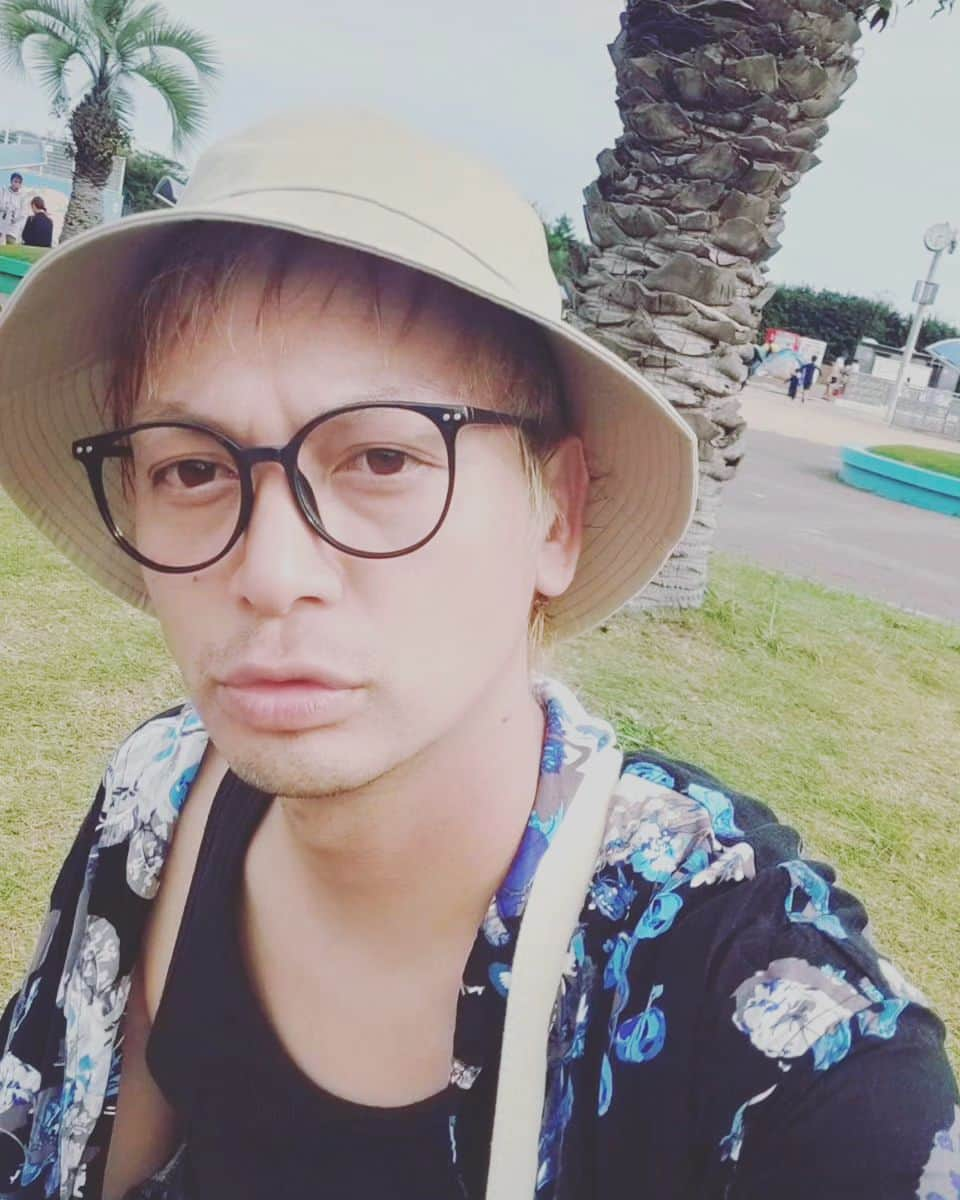 海老澤健次のインスタグラム：「つい最近、夏らしくプールに行ってきました！暑かったなぁ。 そして、明日から『帰らせてもらうわ』が始まります！！ 場当たり頑張ります💪  #海老澤健次 #帰らせてもらうわ #TOYMEN」