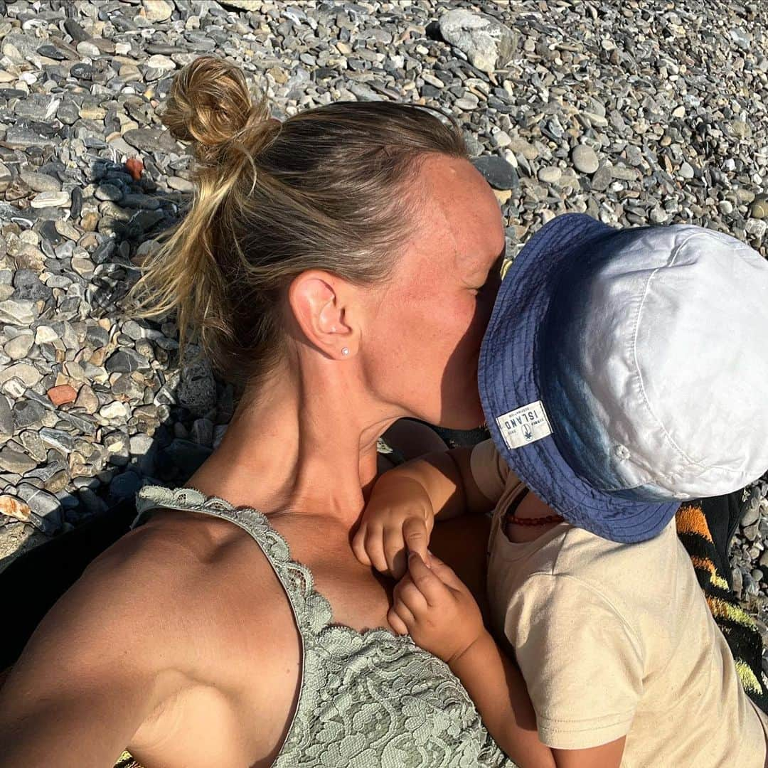 マルガレーテ・コズーフのインスタグラム：「Love you 💙 #italy #family #motherhood」