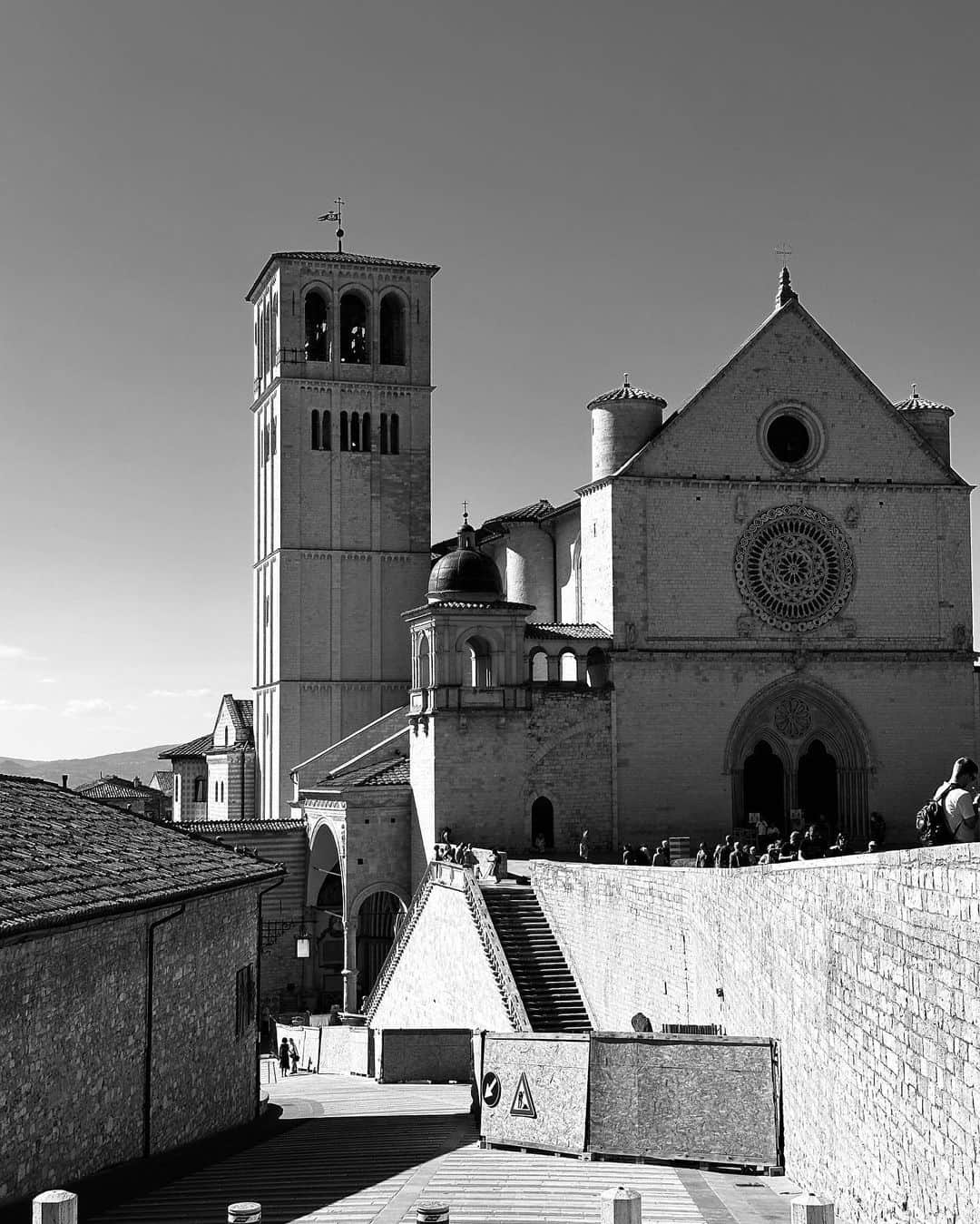 ヨハネス・ヒューブルさんのインスタグラム写真 - (ヨハネス・ヒューブルInstagram)「Assisi in 🖤🤍」9月5日 18時57分 - johanneshuebl