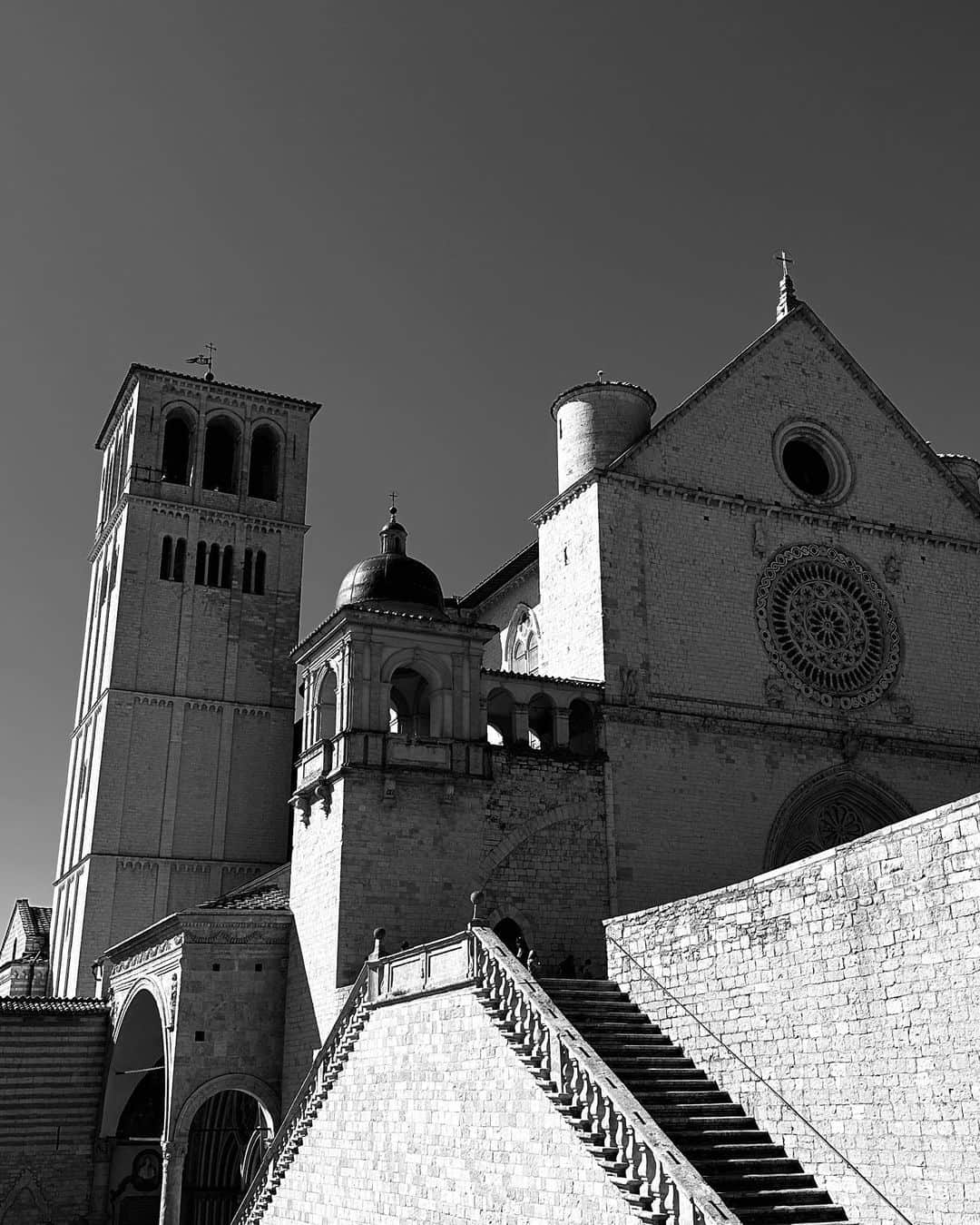 ヨハネス・ヒューブルさんのインスタグラム写真 - (ヨハネス・ヒューブルInstagram)「Assisi in 🖤🤍」9月5日 18時57分 - johanneshuebl