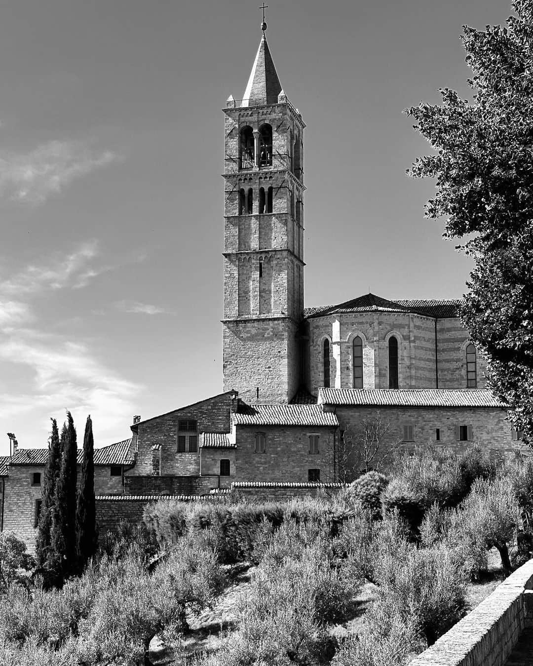 ヨハネス・ヒューブルさんのインスタグラム写真 - (ヨハネス・ヒューブルInstagram)「Assisi in 🖤🤍」9月5日 18時57分 - johanneshuebl