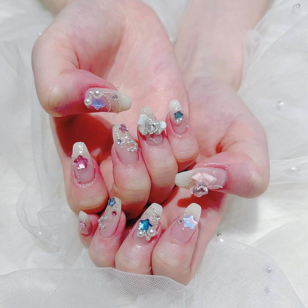 あいにゃんさんのインスタグラム写真 - (あいにゃんInstagram)「空飛んでる心はピーターパン🧚‍♀️🪄🎀 * * #newnail #nail #nailart #韓国ネイル#네일#네일아트#네일스타그램#무광네일#글리터네일#젤네일#キラキラネイル #ちゅるんネイル #ガーリーネイル#リボンネイル#星ネイル#月ネイル #ワンホンネイル #ゆめかわネイル #ゆめかわいい #ゆめかわ #量産型ネイル #美甲 #日式美甲 #あいにゃんネイル」9月5日 18時58分 - ainyan0310