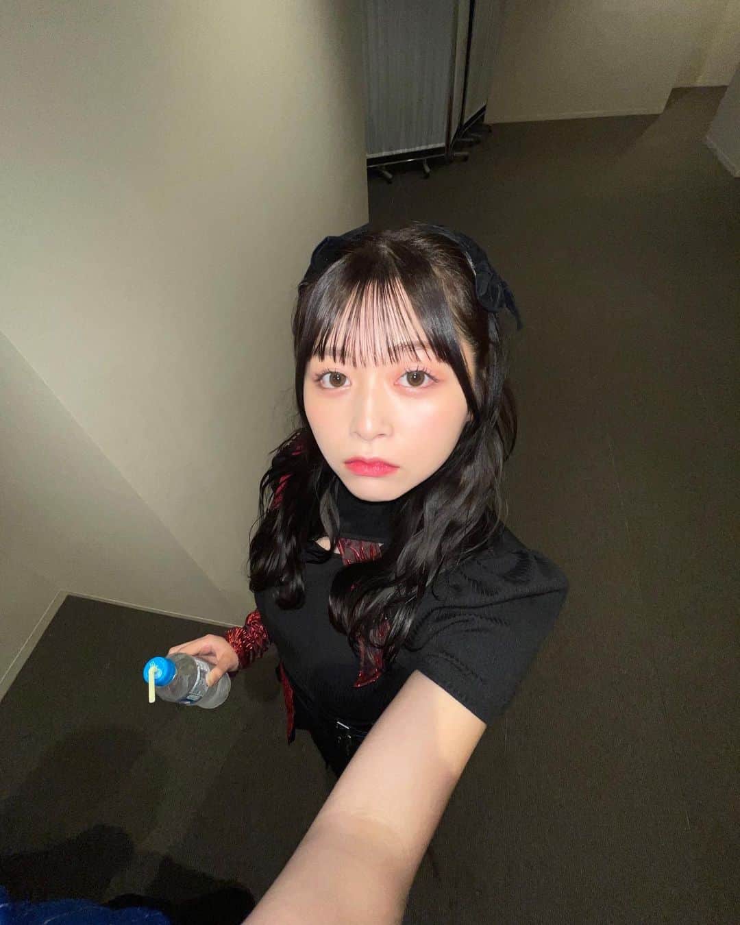 山本杏のインスタグラム：「・  テーマはお人形さん🎀👶🏻👶🏻  髪伸びてきたから色んなヘアアレ できるようになってきて毎日楽しい‎^_^  #ハーフツイン #リボンアレンジ #ウェーブ巻き #アイドルヘア #アイドルメイク」