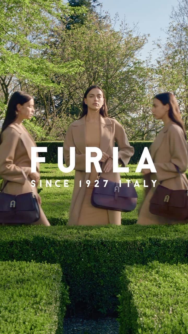 フルラのインスタグラム：「𝒜𝓇𝓂𝑜𝓃𝒾𝒶 of shapes and lines. Revel in the classic appeal of Furla Flow starring @irinashayk.  #ItalybyFurla #FurlaFW23  Talent: Irina Shayk (@irinashayk) Photographer: Koto Bolofo (@kotobolofo) Art Direction and graphic design by Roberto Da Pozzo (@roberto_da_pozzo) Film Director: Koto Bolofo / Paolo Zambaldi (@kotobolofo / @paolozambaldi) Styling by: Carola Bianchi (@carolabianchi1) Glam by:  Make up Artist: Seiko Nishigori (seikonishigori) Hair Stylist: Pierpaolo Lai (@pierpaololaihair)」
