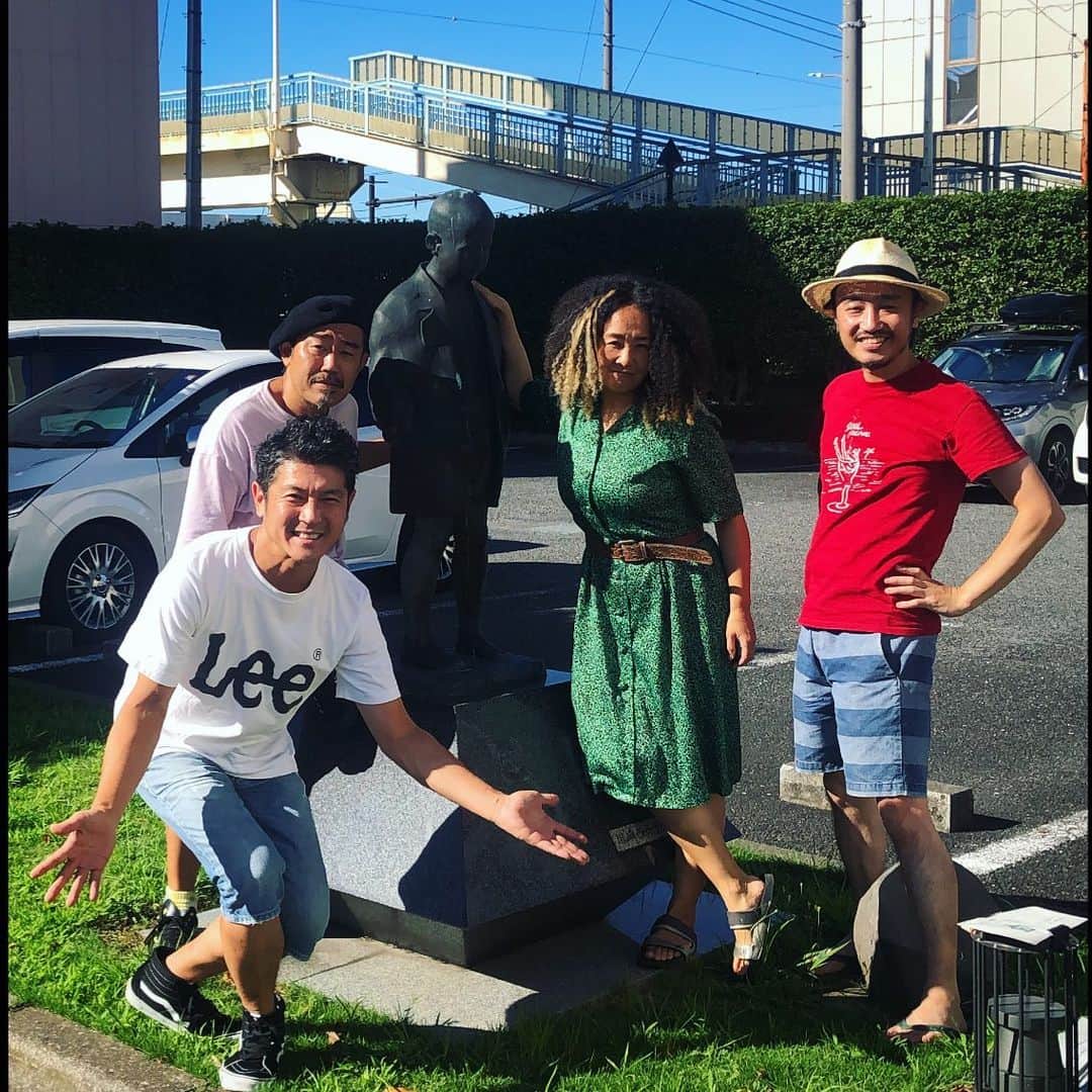 MONKYのインスタグラム：「ひたすら夏い日和だった今日、COSMIC JUNGLE feat.EMIでリハーサル♬  これまた名曲全集なセットリストでリハから楽し！！！  明日は目黒カラビンカにて炸裂しちゃいます♬  そして、8日は横浜ドゥビドゥバー！  泣いちゃうほどソウルフル、たまらん名曲達と美味しいご飯の至福の時間、お楽しみにっ！  詳しくはこちらから @cosmic_jungle2021」