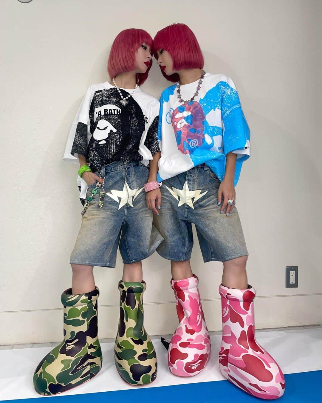 AYAさんのインスタグラム写真 - (AYAInstagram)「BATHING APE Spring/Summer 2024 Collection💜✨✨  ブランド３０周年おめでとうございます🌹 ランウェイを歩くことは中々無いのですが、素敵な機会に巡りあい歩かせて頂きました。  ブランドを象徴する様なアイコニックなLOOKを任せてもらえてとても幸せでした✌︎  この緊張感を久々に味わい 何だかすごく新鮮でしたし、 また新しい景色や感覚に出会えた時間でした  素敵な巡り合わせ、この機会を下さった皆様に感謝🙏」9月5日 19時15分 - ayaxxamiaya