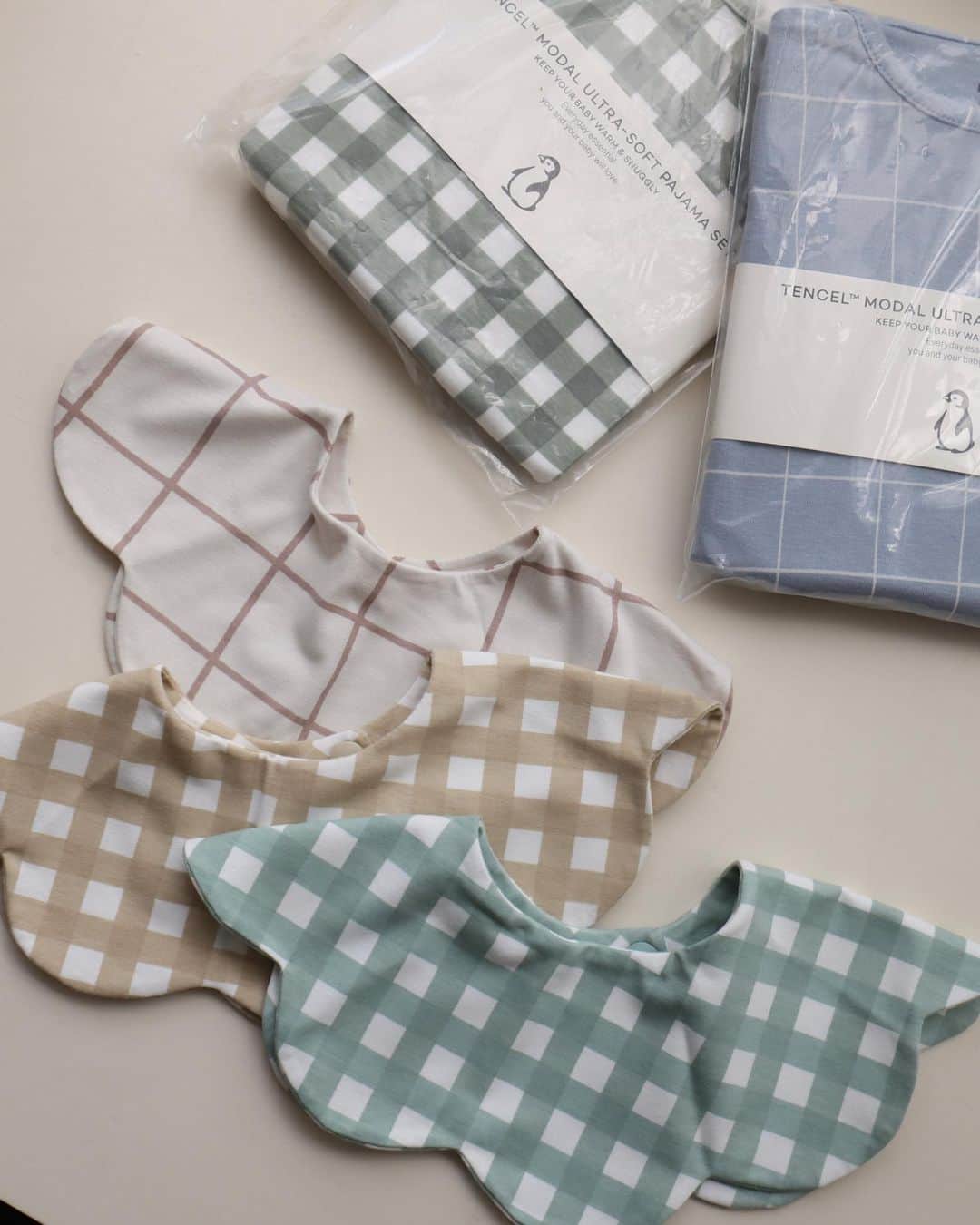 さんのインスタグラム写真 - (Instagram)「・ すぐ着れなくなっちゃうから買わないようにしてるけど、セールだとついつい買っちゃう…🥺！  @konny.jp のスタイル🕊️ ピエロ感あるけどカラーがかわいい♡  #ベビー服 #子供服」9月5日 19時15分 - natsukoakahani