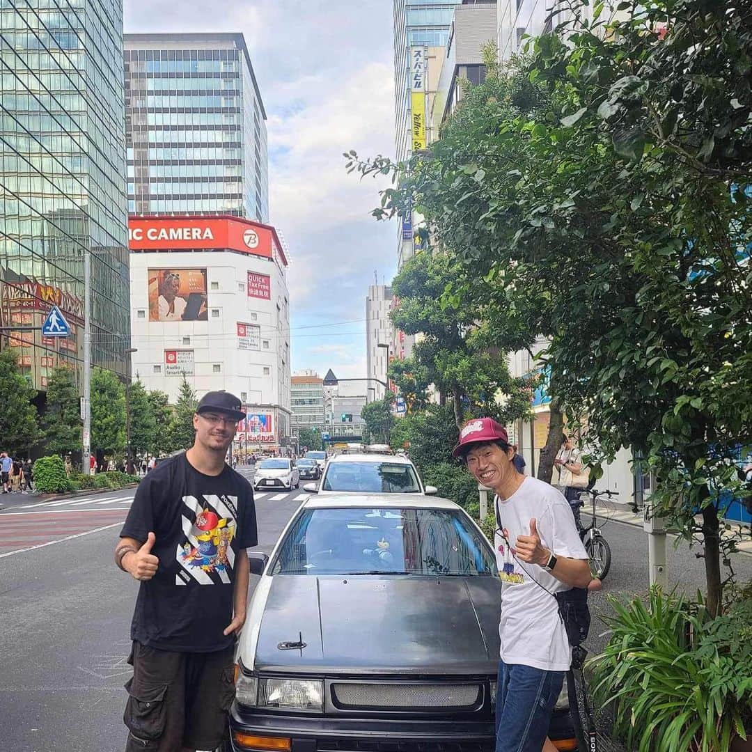 谷+１。さんのインスタグラム写真 - (谷+１。Instagram)「フランスのお友達🇫🇷を東京観光案内しました💁🏻‍♂️ アプリで会話で楽しく過ごせますね😚 オリジナルポケモンTシャツ🎁と僕のAE86でドライブ 日本のスポーツカーを堪能されました😉 #フランス」9月5日 19時19分 - taniplus1