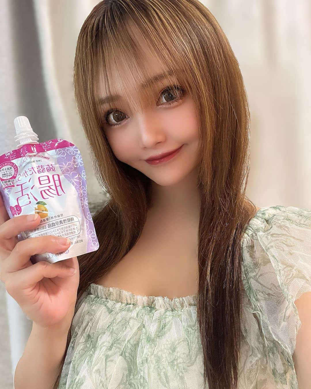 宇佐美あいりさんのインスタグラム写真 - (宇佐美あいりInstagram)「毎日暑いのに 夏バテせず相変わらず 食べるの大好きすぎて いつもすぐお腹が空いて 痩せれないあいりんてす🥹w  なので、、 最近気になってた腸活ができる @konnyakuyahonpo さんの 腸活ジュレをget🐰🍋✨  爽やかなレモン味🍋なので デザート感覚で美味しく食べられる 水溶性こんにゃくのジュレで これならお腹空いたときに おいしく食べれて腸も健康に サポートしてくれるからよき🤭✨  セブンイレブンの店頭でも 発売してるので気になる方は 是非探して試してみてねん( ᷇࿀ ᷆ )🎵  PR @konnyakuyahonpo #蒟蒻屋本舗 #蒟蒻だから #腸活ジュレ #蒟蒻だから腸活ジュレ #蒟蒻屋本舗株式会社 #おうち美容 #食物繊維 #機能性表示食品#腸活#美容#健康#小腹#ダイエット#太った#痩せたい#instadaily#instalike#igers#selfie#instagood#pleaselike#japanesegirl#followm#likeforlike#like4like #follow4follow#followforfollow#f4f」9月5日 19時26分 - airi.usami_official