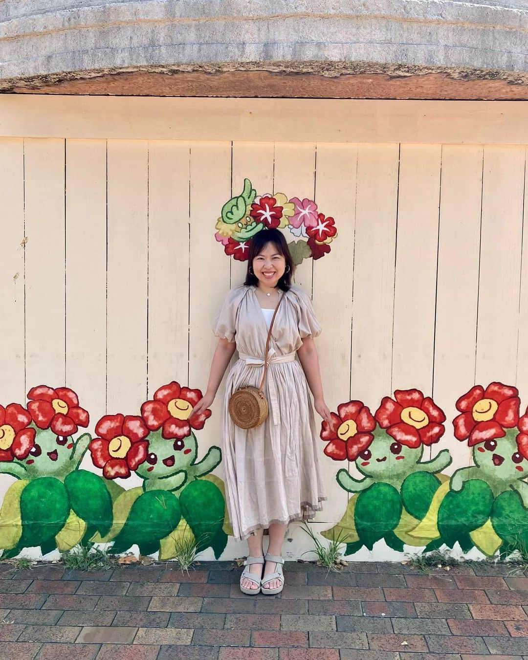 chihoさんのインスタグラム写真 - (chihoInstagram)「➛@koicareer2023 　@chiho_koicareer  　『アメリカンビレッジ🇺🇸』   　良いね、保存、コメント 　いつもありがとうございます❤️ ⁡ ⁡ 3日目はアメリカンビレッジへ✨ ⁡ 映えスポット‼️と言わんばかりに 足を踏み込むと かわいい色んなお店がズラッと並んでて そこはもう別世界👀 ⁡ ⁡ さらにめちゃくちゃ広いので、 全部を回り切ることが できなかったんだけど、 ⁡ ⁡ でもアメリカっぽい雰囲気を たっぷり味わうことができました😍 ⁡ ⁡ さらに、 色んな場所にポケモンもいっぱいいて、 探すのも楽しかった🔍💛 ⁡ ⁡ こういった遊び心に触れることが 私も恋キャリアで もっとワクワクした学びや気づきを 伝えられるにはどうしたらいいか⁉️って 考えるきっかけになってる🥰 ⁡ ⁡ また行きたい場所のひとつに ランクイン✨ ⁡ ⁡ 【アメリカンビレッジ】 〒904-0115 沖縄県中頭郡北谷町美浜 ⁡ ⁡ ⁡ あなたの欲しいキャリアの中に 恋愛と仕事、どっちも 謳歌したい‼️ ⁡ ⁡ …そんな想いがある方はこちら ⬇️⬇️⬇️ ⁡ ⁡ 𓂃𓂃𓂃𓂃𓂃𓂃𓂃𓂃𓂃𓂃𓂃𓂃𓂃 ⁡ あなたの恋✖️仕事の両立タイプが 丸見え👀になっちゃう💝 ⁡ 『恋キャリア®︎両立タイプ診断』 ⁡ 期間限定で 無料プレゼント中🎁 𓂃𓂃𓂃𓂃𓂃𓂃𓂃𓂃𓂃𓂃𓂃𓂃𓂃 ⁡ ⁡ これまで2000名以上の女性を サポートしてきた中で 恋✖️仕事のバランスや 望む幸せの形を 大きく６タイプに分類しました🤭 ⁡ ⁡ より詳細は @koicareer2023の プロフィールURLをクリック💓 ⁡ ⁡ ୨୧┈┈┈┈┈┈┈┈┈┈┈┈ ୨୧ ⁡ 恋も仕事も諦めない♡ そんな女性に 読むビタミン剤になる ⁡ そんなエッセンスを 配信中‼️ ⁡ ୨୧┈┈┈┈┈┈┈┈┈┈┈┈୨୧ ⁡ ⁡ キャリアも恋愛・結婚も 両方手に入れたい♪ そんな女性に向けて、発信中✨ ⁡ ⁡ 恋キャリア®︎コンサルタントのパイオニア 宮本　ちほ ⁡ ୨୧┈┈┈┈┈┈┈┈┈┈┈┈୨୧ ⁡ #恋キャリア 　#働く女性　#ライフワークバランス #働き女子 #キャリアコンサルタント #新婚旅行　#沖縄旅行　#アメリカンビレッジ #映えスポット」9月5日 19時27分 - chiho_koicareer