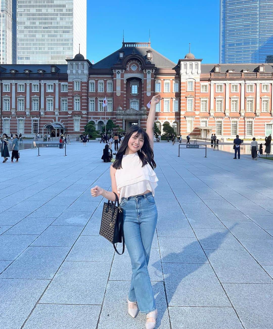 夢花のインスタグラム：「ここ車でしか通ったことなくて、やっと間近で見れた😆🎵  　  　  #東京 #東京駅 #東京観光 #丸の内」