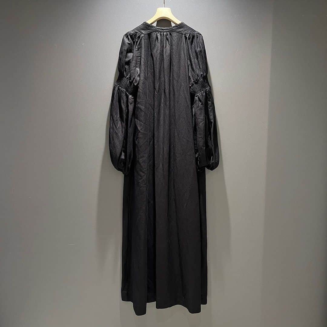 BEAMS JAPANさんのインスタグラム写真 - (BEAMS JAPANInstagram)「＜Uhr＞ Womens Smocking Embroidery Dress ¥49,500-(inc.tax) Item No.61-26-0598 BEAMS JAPAN 3F ☎︎03-5368-7317 @beams_japan #uhr #beams #raybeams #beamsjapan #beamsjapan3rd Instagram for New Arrivals Blog for Recommended Items」9月5日 19時33分 - beams_japan