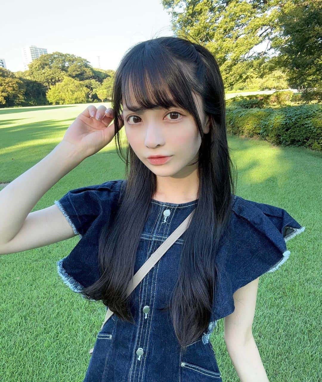 柊ききのインスタグラム：「. お散歩した(ˆˊo̴̶̷̤ ̫  o̴̶̷̤ˋˆ)🎶  #新宿御苑 #lilybrown #アイドル #地下アイドル #ハーフツイン #黒髪」