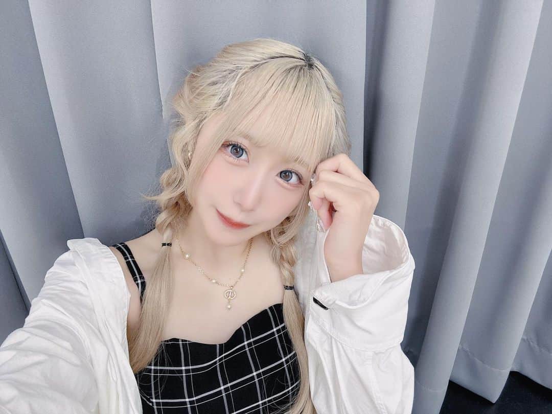 椎名栞のインスタグラム：「人生なんてまだ序章で」