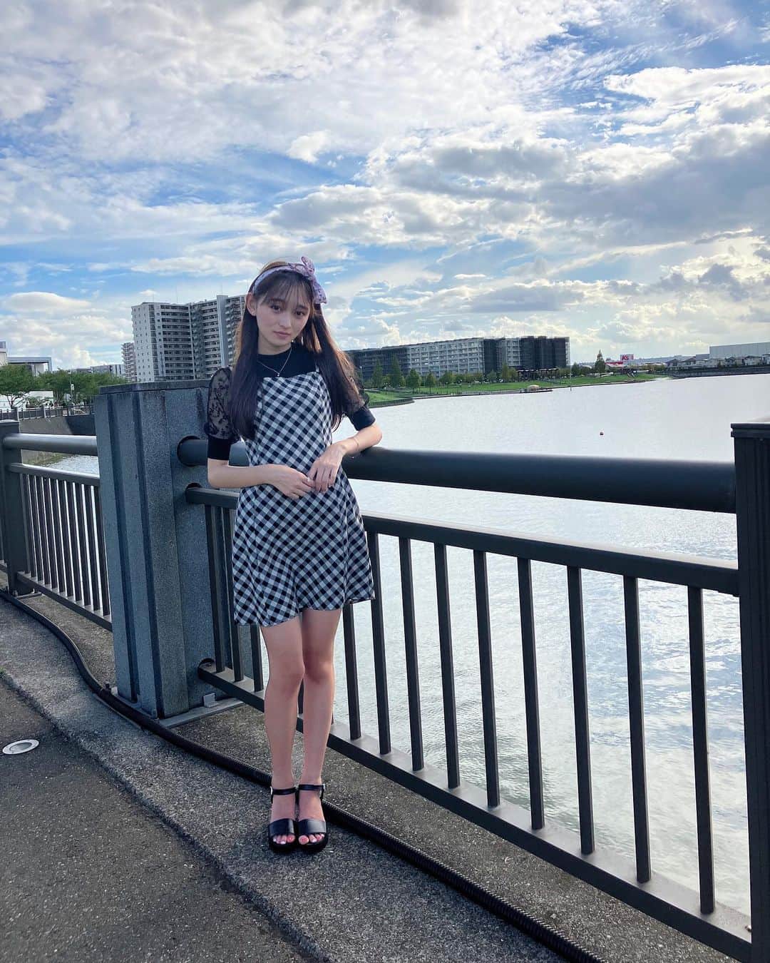 のインスタグラム：「この日のコーデは こんな感じでした‪⸜‪‪☺︎‬⸝‬‪‪ * * * * * #コーデ#coordinate#全身コーデ #ミニワンピ#キャミワンピ#シースルー #summer#夏休み #longhair#ストレート#ヘアリボン #カチューシャ#サンダル #お揃い#ネックレス#バングル#ring #Instagram#girl#女子会#lunch #八木珠梨#juri#じゅり#07 #jk#fjk#女子高生#高校生#16歳」