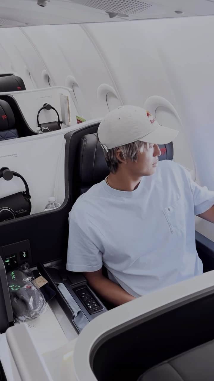 五十嵐カノアのインスタグラム：「@delta always making my travels easy throughout the year ✈️ デルタ航空を使って東京に到着しました。「Delta one」のサービスは最高です！久しぶりの日本、ゆっくり過ごします。皆んなとどこかで会えるかな？」