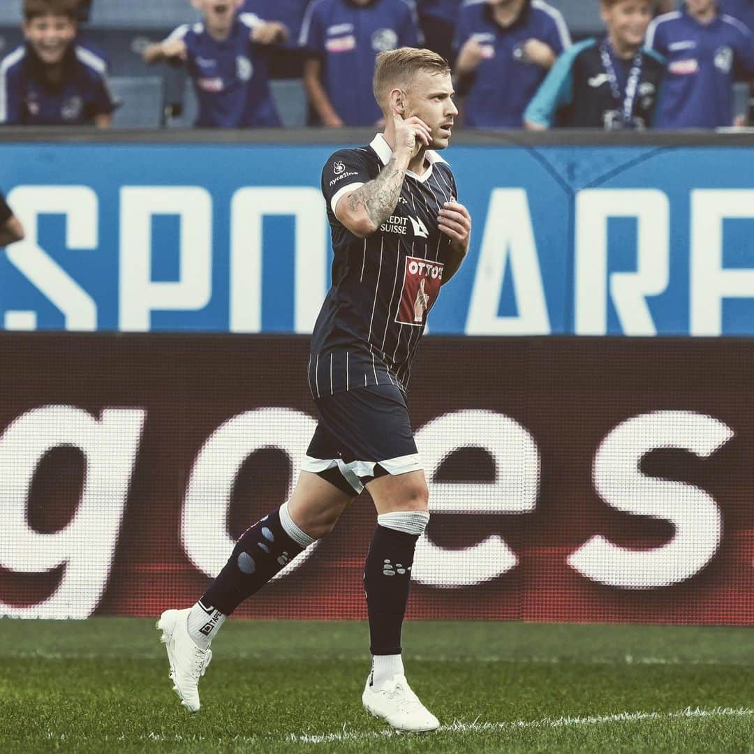 マックス・マイヤーのインスタグラム：「Toller Sieg vor großartigem Publikum!  Weiter gehts ⚽️ #nomelozärn 🔵⚪️」