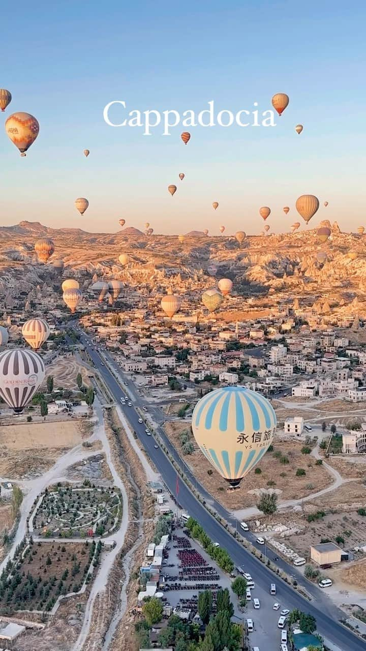 めいのインスタグラム：「🇹🇷Turkey-Cappadocia🎈  世界の絶景を求める📍カッパドキアの熱気球を乗りに行った  世界夢幻美景📍來土耳其的卡帕多奇亞坐熱氣球 ・ ・ ・ ・ ・  —  #instapic#動画#reels#寫真#portrait#사진#景色#写真#トルコ#リール#movie#portraitmood#beauty#世界一周#土耳其#photography#섹시#photo#cappadocia#フォロー#撮影#model#カメラ好きな人と繋がりたい#旅行好きな人と繋がりたい#turkey#follow#熱氣球#タビジョ#shooting」