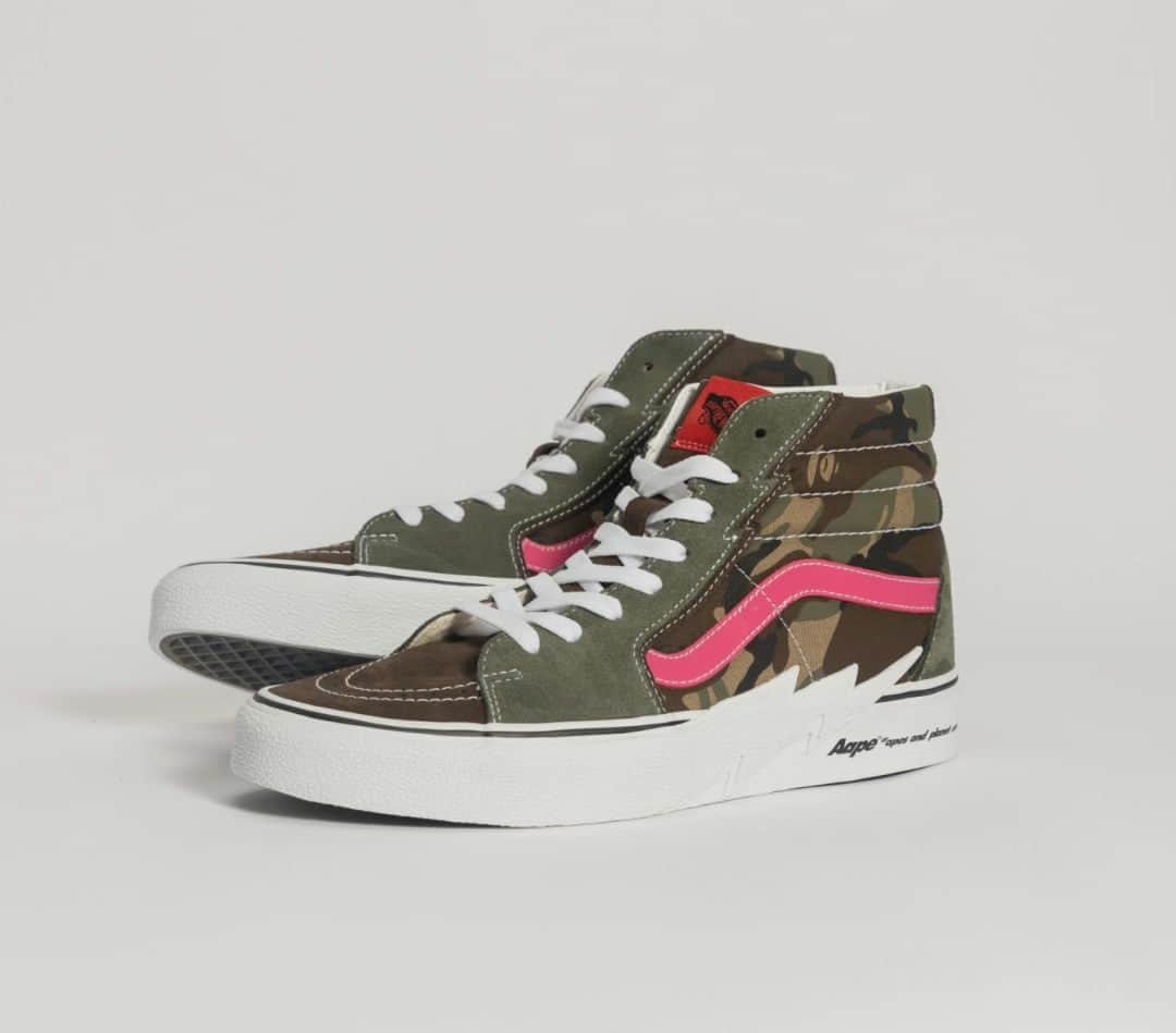 Vans Philippinesさんのインスタグラム写真 - (Vans PhilippinesInstagram)「@Vans x @aapestore releases classic Sk8-Hi and Authentic in “Bolt Blue” and “Bolt Pink” styles, featuring AAPE’s camo pattern on the uppers, bolt shape outsoles, and AAPE logo on the heel counters and outsoles. 🏁  Available on Sep 8 at Vans Glorietta and SM Megamall or through Vans’ Official Chat Store at https://tinyurl.com/VansPhOfficialChatstore.  #vansphilippines #vansxaape」9月5日 19時42分 - vansphilippines