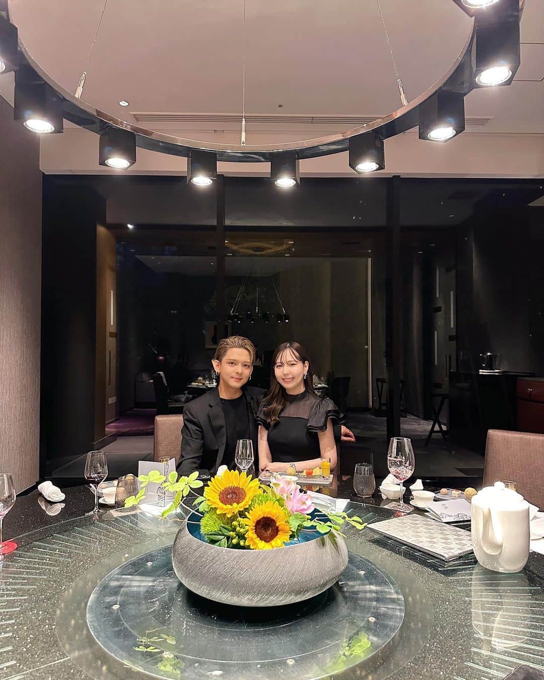 一郎のインスタグラム：「ゆりなの家族と家族旅行に🌻 . 今年もお誘い頂きゆりなの家族と さらに仲を深められて嬉しかったです☺️（byいちろー） . 家族旅行の様子はYouTubeにも UPしているのでぜひ見てね〜！！」