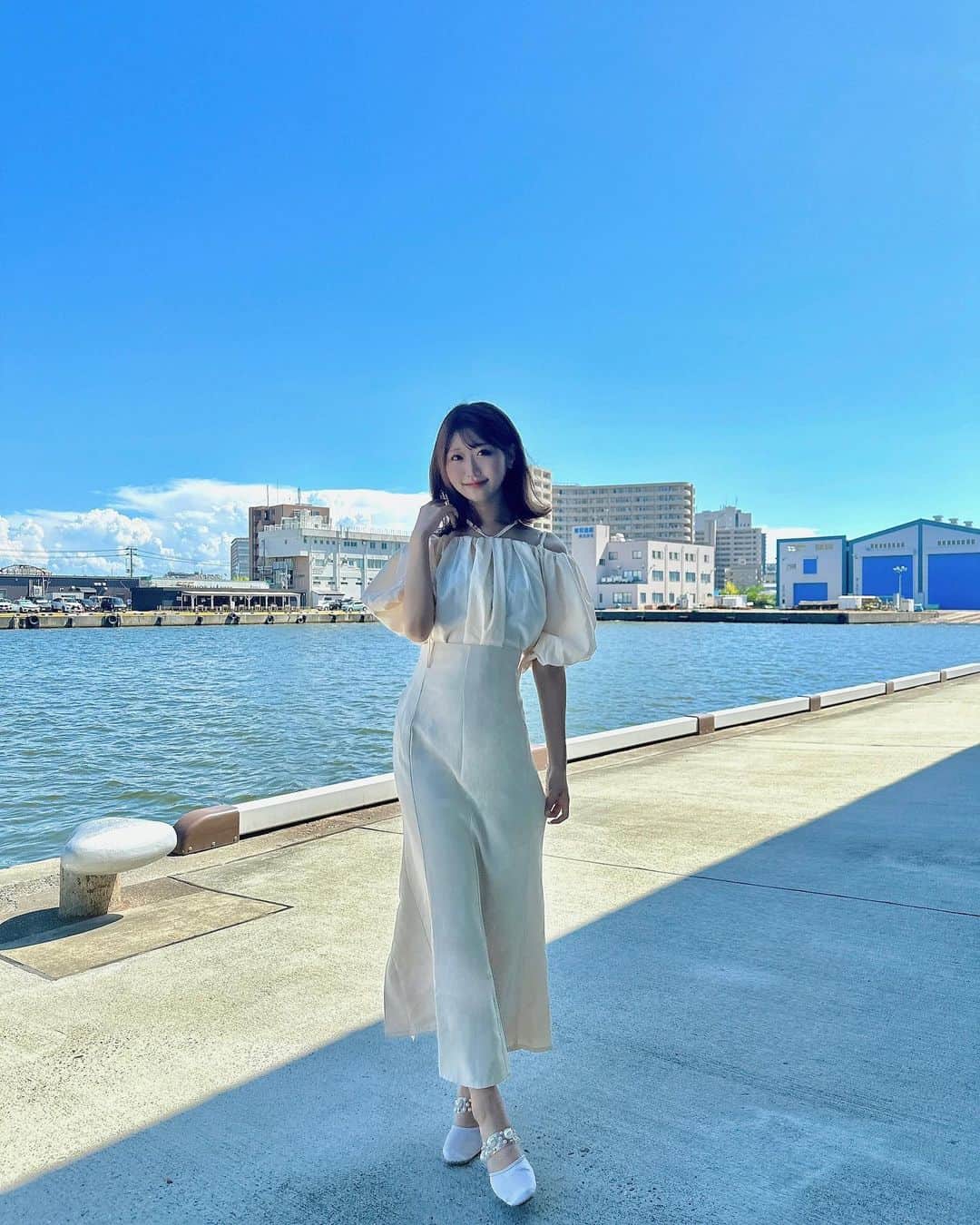 古澤愛のインスタグラム：「. 大好きな仲良し先輩に連れて行ってもらった展示会で頼んだ、とっても可愛いブラウスとスカート🫶🏻💛 このお洋服着て沢山お出かけしたいなあ〜」