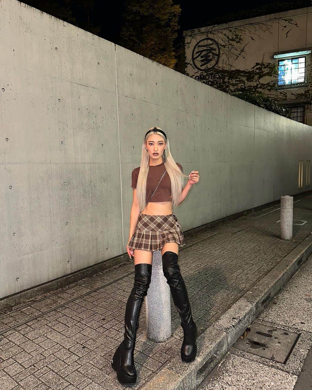 石川茉綺のインスタグラム：「最近またまたミニスカブーム やっぱりこーゆうコーデが1番好きです！！！」