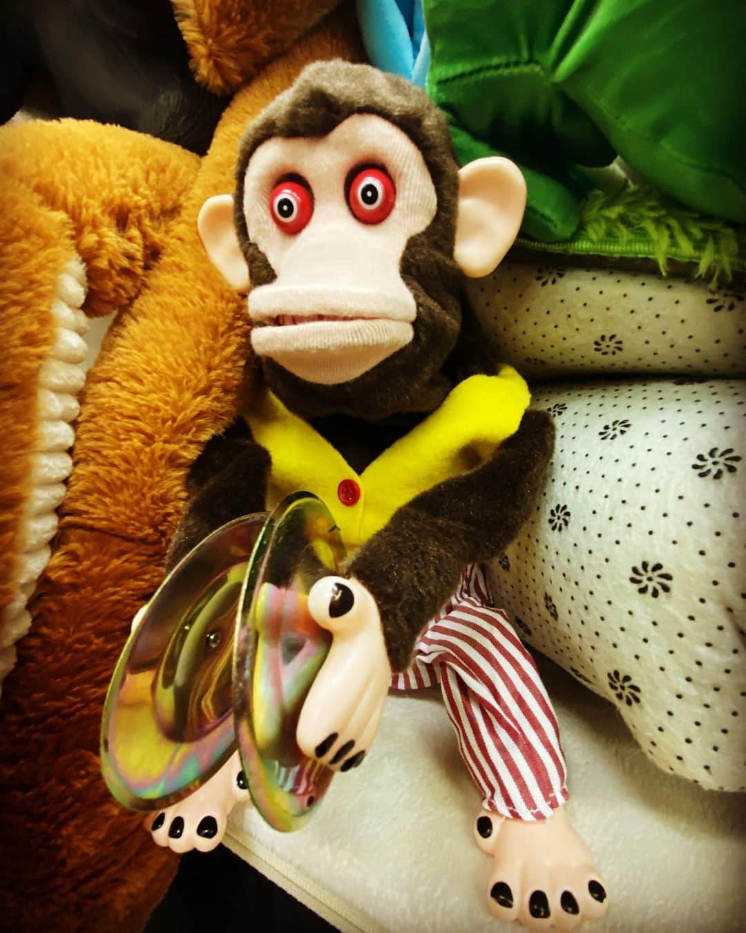 関智一さんのインスタグラム写真 - (関智一Instagram)「テ、テンペラー星人！？ 仕事先の片隅で発見！！  #ウルトラマンタロウ #猿」9月5日 20時00分 - sekitomokazu