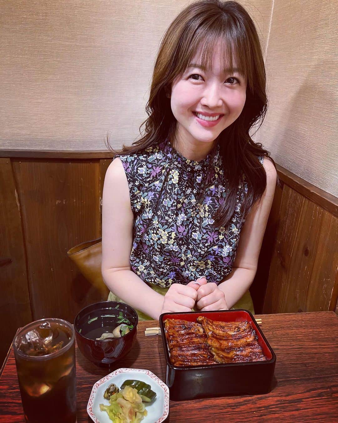 加藤響子のインスタグラム：「まだまだ暑すぎるのでまた鰻。 うなぎが名物の浦和で、 老舗のお店へ行きました💨 200年来の伝統の味。  どうも、うなぎ女です。」