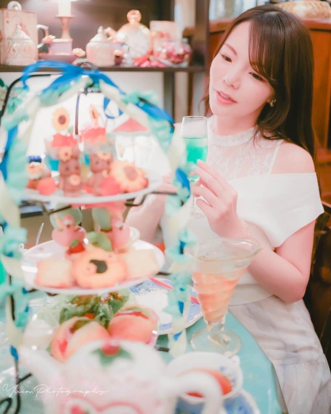Mikaさんのインスタグラム写真 - (MikaInstagram)「『cafe acorite』  可愛いをたくさん食べに来た(☆∀☆)  Summer tropical afternoon tea🍉  アンティークのお皿やポットを選んで至福のひとときを過ごせました♡ ご馳走様でした•*¨*•.¸♬︎  ・ ・ ・ photo by @yuin_yuin_yuin 📸 model @mika_portrait  ・ ・ ・ ・ follow me💋  #美花展 #アフタヌーンティー #ヌン活好きな人と繋がりたい  #アフタヌーンティー巡り  #カフェアコリット #夏のアフタヌーンティー #目白アフタヌーンティー #目白カフェ #ヌン活女子 #東京カフェ #誰かの記憶に残る写真 #カメラ好きな人と繋がりたい #ファインダー越しの私の世界 #ポトレファン倶楽部 #被写体モデル #その瞬間は永遠の思い出 #みんなのフォト #ポトレ女子 #撮影依頼募集中 #jp_portrait部 #japanesegirl #asianbeauty #love_camera_club #jp_portrait #jp_portrait_collection #loves_united_portrait  #team_jp_ #global_ladies #photo_shorttrip #_lovely_weekend」9月5日 20時14分 - mika_portrait