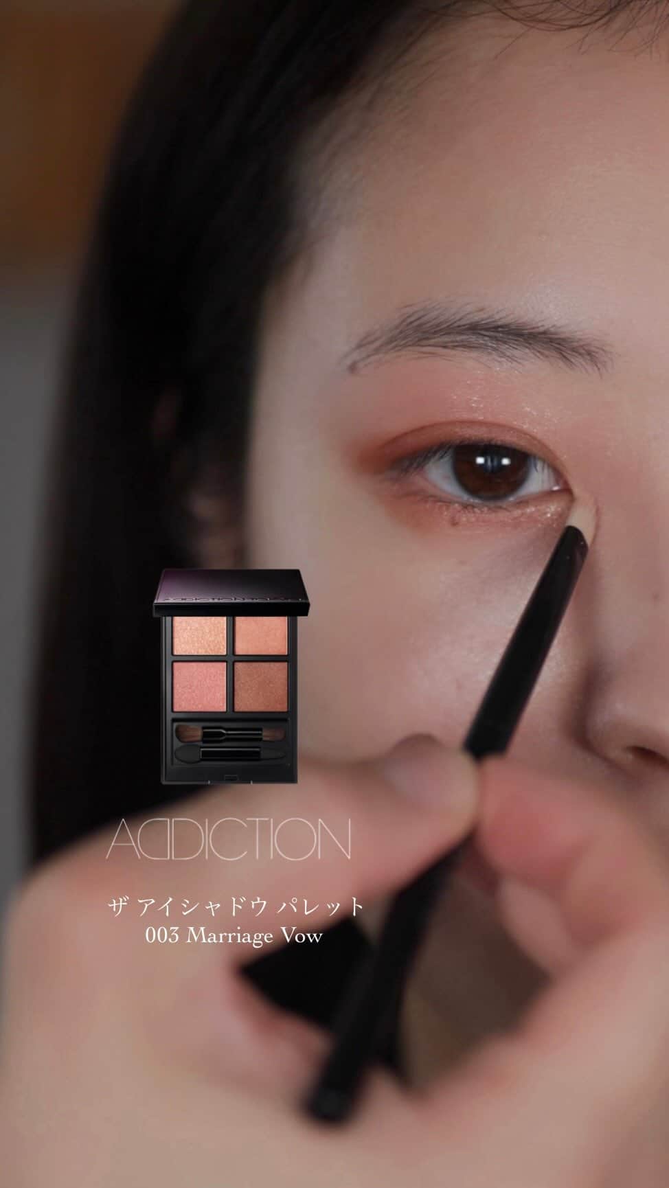 大木光のインスタグラム：「. 愛用アイシャドウ🙋‍♂️  @addictionbeauty_official  ザ アイシャドウ パレット  003 Marriage Vow   配色の可愛さとシアーなテクスチャーで瞼に重く色がのることなく 繊細なラメと荒目のラメの組み合わせが とても好みでなパレットです♪  チークリッププロセスはまた後程アップします！  #メイク  #addiction #アディクション #アディクションアイシャドウ #アイシャドウパレット#メイク動画」