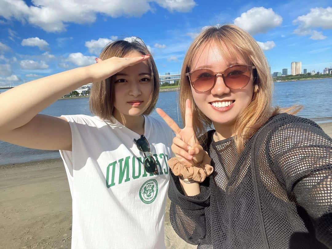 平岩優奈のインスタグラム：「朝活☀️ わかぴ運転ありがとうね🌱 YouTubeも見てください🩷   #平岩優奈 #安井若菜 #ゆなわか  #朝活 #お台場 #お台場海浜公園   #腕はまだいかつめ」