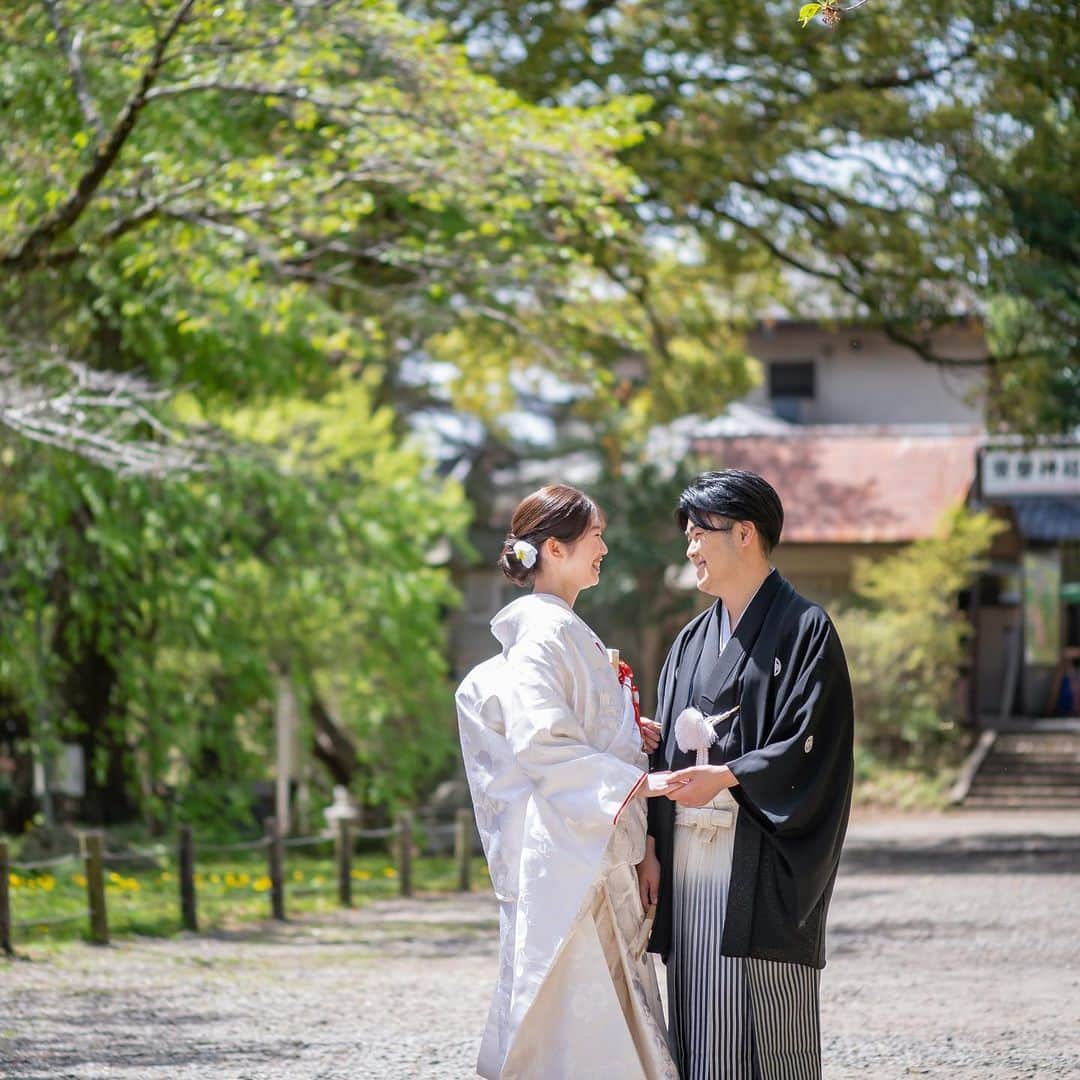 のインスタグラム：「#和装前撮り ⁡ 和装での前撮りは、偕楽園や常磐神社でのロケーションフォトも大人気◎ ⁡ もちろんフェアブルームでの撮影も可能ですので 是非担当プロデューサーにお問い合わせください🌿 ⁡ ⁡ #結婚式 #披露宴 #水戸結婚式 #水戸結婚式場 #フェアブルーム水戸 #フェアブルーム水戸アメイジングステージ #結婚式アイデア #プレ花嫁 #プレ花嫁さんと繋がりたい #全国のプレ花嫁さんと繋がりたい #卒花嫁 #卒花嫁レポ #ウェディングドレス #ブライダルフェア #結婚式フォト #ブライダルフォト #ウェディングドレス #カラードレス #fiorebianca #前撮り #結婚式前撮り #和装結婚式」