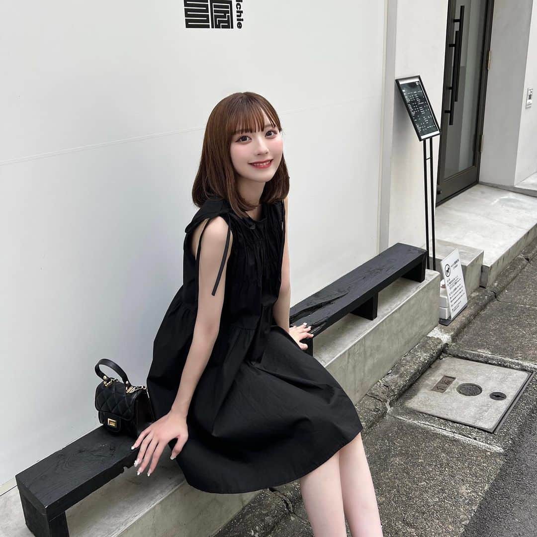 戸澤あいりのインスタグラム：「. 🖤🤍」