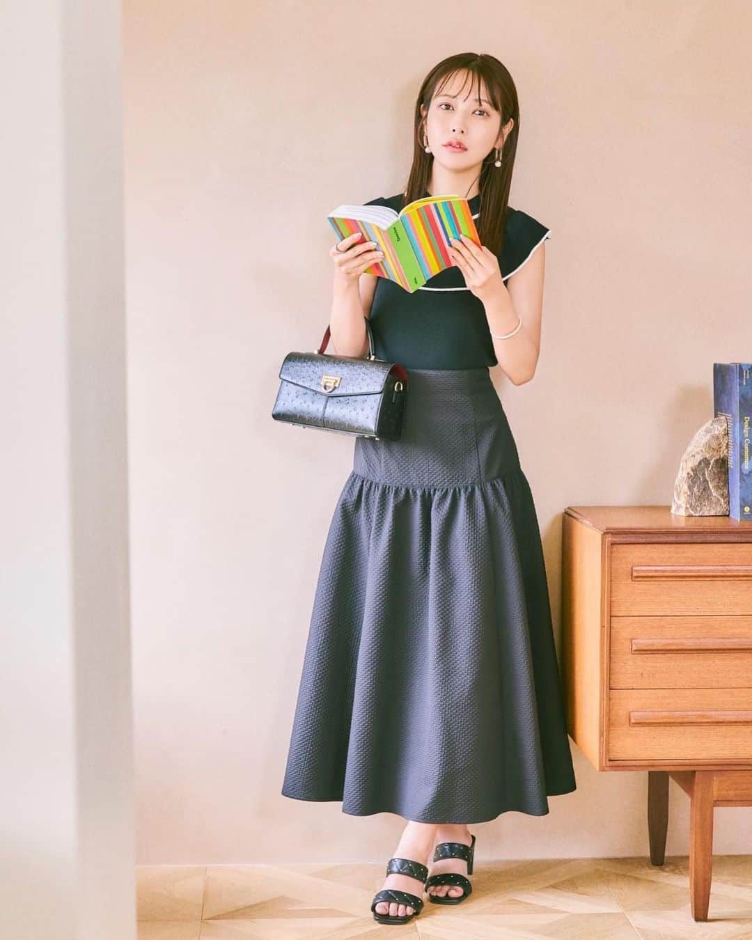 斉藤優里さんのインスタグラム写真 - (斉藤優里Instagram)「私服ではよく着るんだけどブラックのお洋服って 衣装だと中々着てこなかったからリスナーさん ファンの皆さんにブラックの洋服着てると 珍しいって言われる🤣 ⁡ でも結構好きだったりするんだよ？♡♡♡ ⁡ 9/10（日）日比谷野外音楽堂にて開催される JAICO JAPAN IDOL CONNECTにて ペールチュールも参加させて頂くことになりました🩵 ⁡ まだまだチケット絶賛発売中だったりするし 特典会もあるみたいなのでお時間ある方は 遊びに来てもらえたら嬉しいです！！！ ⁡ 他のアイドルちゃんも参加なので出演時間は 短いのですが１ヶ月ぶりくらいのライブだし メンバーも入れ替え制度があったりするので 一瞬一瞬楽しむぞ♡♡♡ ⁡ よければこちらのURLからチケットチェックして下さい ※321アイドル部専用からご購入お願い致します🙇‍♀️ ⁡ n.co.jp/features/jic-fes2023/ ⁡ _____ ⁡ tops skirt...@noela_official pierce...@petit_ami34 ring ... @seasukii_jp bangle...@do_la.official sandal bag...@randa_pic _____ ⁡ #今日の服 #今日のコーデ #ゆったんコーデ #斉藤優里 #ゆったん」9月5日 20時17分 - yuuri_3ito
