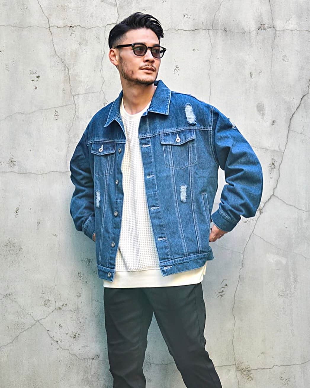 BITTER STORE OFFICIAL Instagramのインスタグラム：「@bitter_store ←他の投稿はこちらから🔍 　  【人気のコーディネートをご紹介】 　 　 詳細は画像をスライドしてご覧ください👀  　 ※画像内に記載されている価格はSALE時期などにより変動します事をご了承お願い致します。 　 　 -------------------------------------------------------  BITTER STORE(ビターストア)公式インスタグラム  感度の高い男性をターゲットにしたメンズファッションサイト。 旬なコーディネートやトレンドアイテムをご提案。 「センスと色気」を求める全ての男達へ ー 粋なファッションやライフスタイルをご紹介。  ------------------------------------------------------- 　  SHOPへのリンクはプロフィールに貼ってあります🔗  是非投稿の保存もよろしくお願いします🙇🏻‍♂️ 　 　  品番: catn18-29 #bitterstore #ビターストア #bitter #bitter_snap #ビタ男 #fashion #ootd #ファッション #ファッションコーデ」
