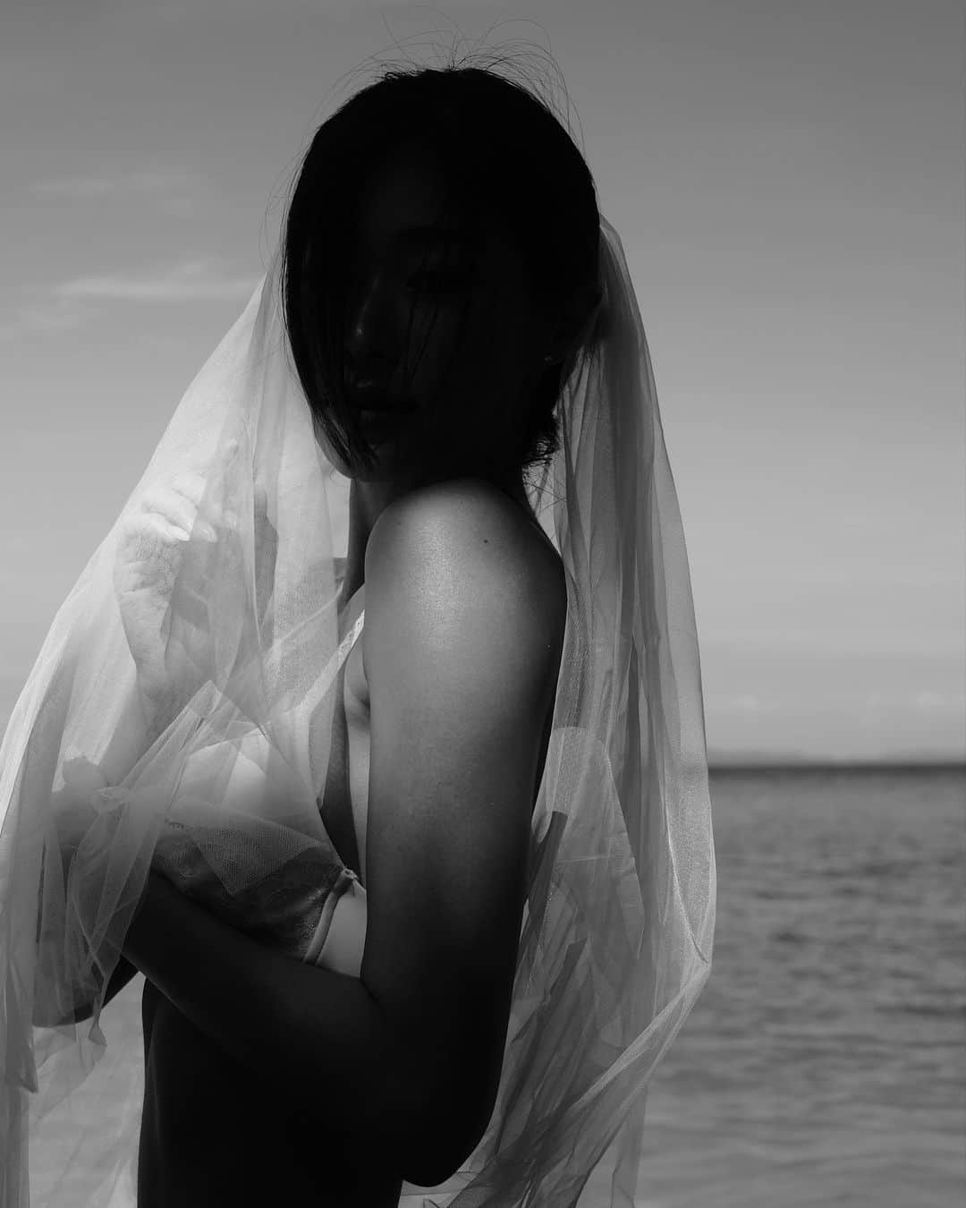 イプシー・キーラティさんのインスタグラム写真 - (イプシー・キーラティInstagram)「Your bride to be , 🤍🕊️ • • photographer : @nicholas_haw  my bridal bikini by : @yokelia @try_yorata 🫶🏽」9月5日 20時21分 - gypsykeerati