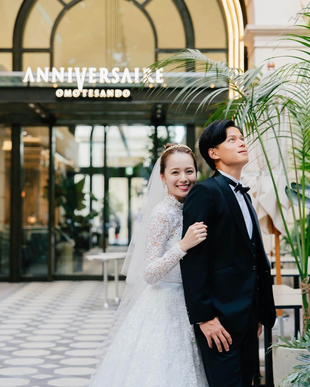 アニヴェルセル 表参道 公式のインスタグラム：「* @anniversaire_omotesando   new photo wedding  おふたりらしい空気感を上質で 洗練されたビジュアルで表現できる フォトウエディング新プランが誕生いたします📷  表参道の街並み・施設外観・大階段 バンケット・チャペルなど トレンド最先端の施設をフル活用した多彩なロケーションで おふたりのこだわりを形にできるのが アニヴェルセル 表参道ならではの魅力です✨  詳しくはプロフィール欄のURLより🔍  ＿＿＿＿＿＿＿＿＿＿＿＿＿＿＿＿＿＿＿＿  表参道メインストリートに佇む結婚式場 アニヴェルセル 表参道 @anniversaire_omotesando  ◽︎ブルーのバージンロードが際立つ独立型大聖堂 ◽︎コンセプトの異なる6つのパーティ会場 ◽︎表参道駅から徒歩10秒の好立地  表参道を舞台に 心ときめく特別な結婚式を ＿＿＿＿＿＿＿＿＿＿＿＿＿＿＿＿＿＿＿＿  ▼アニヴェルセル 表参道 @anniversaire_omotesando  #アニヴェルセル #アニヴェルセル表参道 #リニューアルオープン #表参道結婚式場 #青山結婚式場 #東京結婚式場 #結婚式 #結婚式場 #ブライダルフェア #ウェディングフェア #式場探し #式場見学 #プレ花嫁 #プレ花嫁準備 #入籍 #婚約 #結婚 #2023花嫁 #プレ花嫁2023 #2024花嫁 #プレ花嫁2024 #フォトウェディング #ウェディングフォト #前撮り」