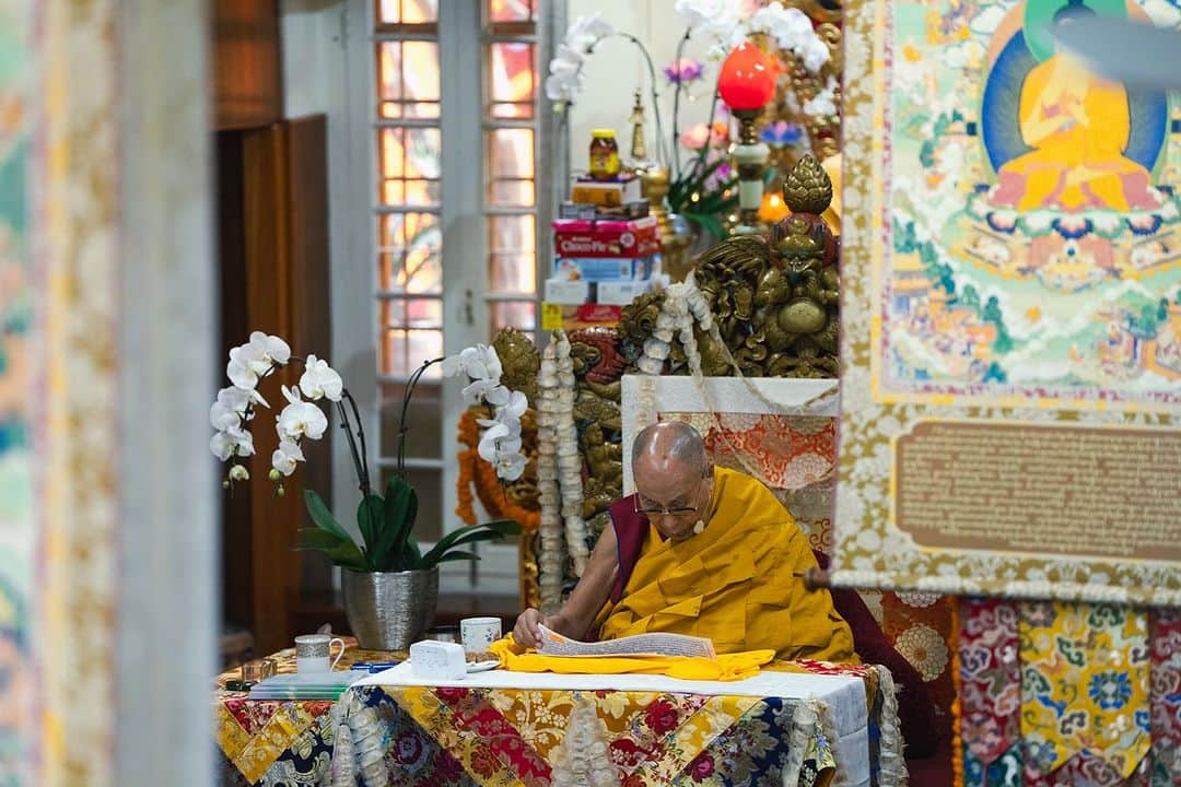 ダライ・ラマ14世さんのインスタグラム写真 - (ダライ・ラマ14世Instagram)「First day of the two-day teachings requested by Southeast Asians in Dharamsala. Photos/Tenzin Choejor #dalailama #dharamsala #buddhism」9月5日 20時25分 - dalailama