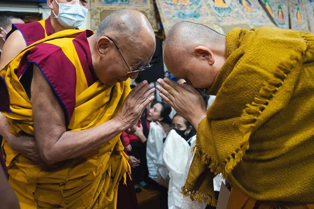 ダライ・ラマ14世さんのインスタグラム写真 - (ダライ・ラマ14世Instagram)「First day of the two-day teachings requested by Southeast Asians in Dharamsala. Photos/Tenzin Choejor #dalailama #dharamsala #buddhism」9月5日 20時25分 - dalailama