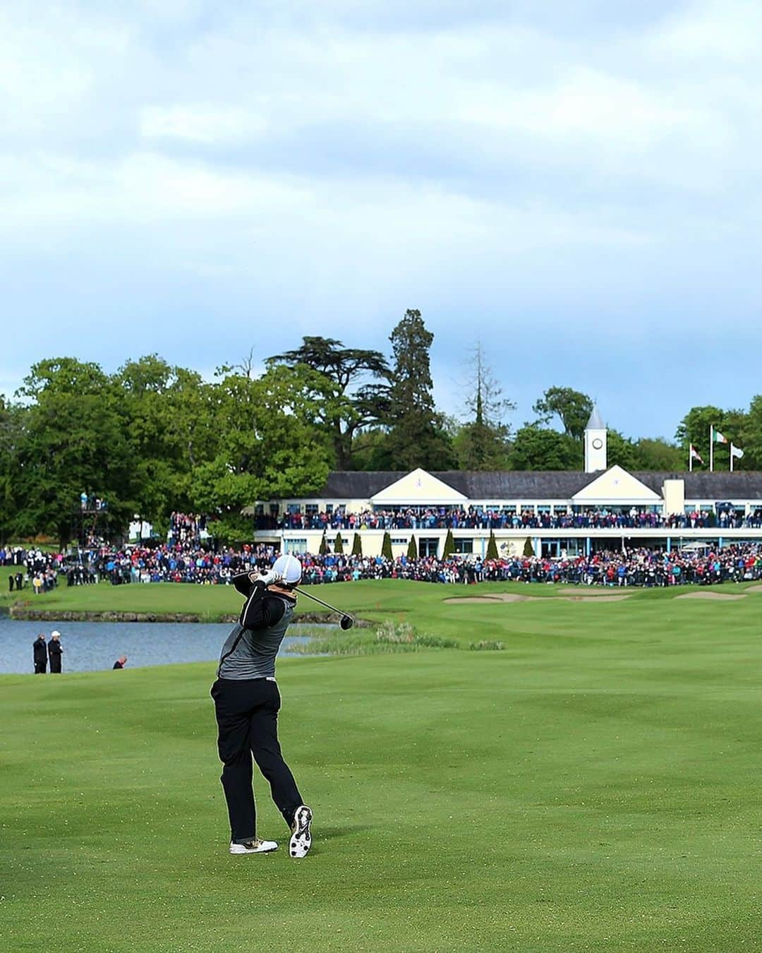 ローリー・マキロイのインスタグラム：「Good to be back at @thekclubireland for the Horizon @irish_open this week. Brings back a lot of memories of 2016 especially when standing in the fairway on 16😏   #TheKClub #HorizonIrishOpen #TimeToPlay」