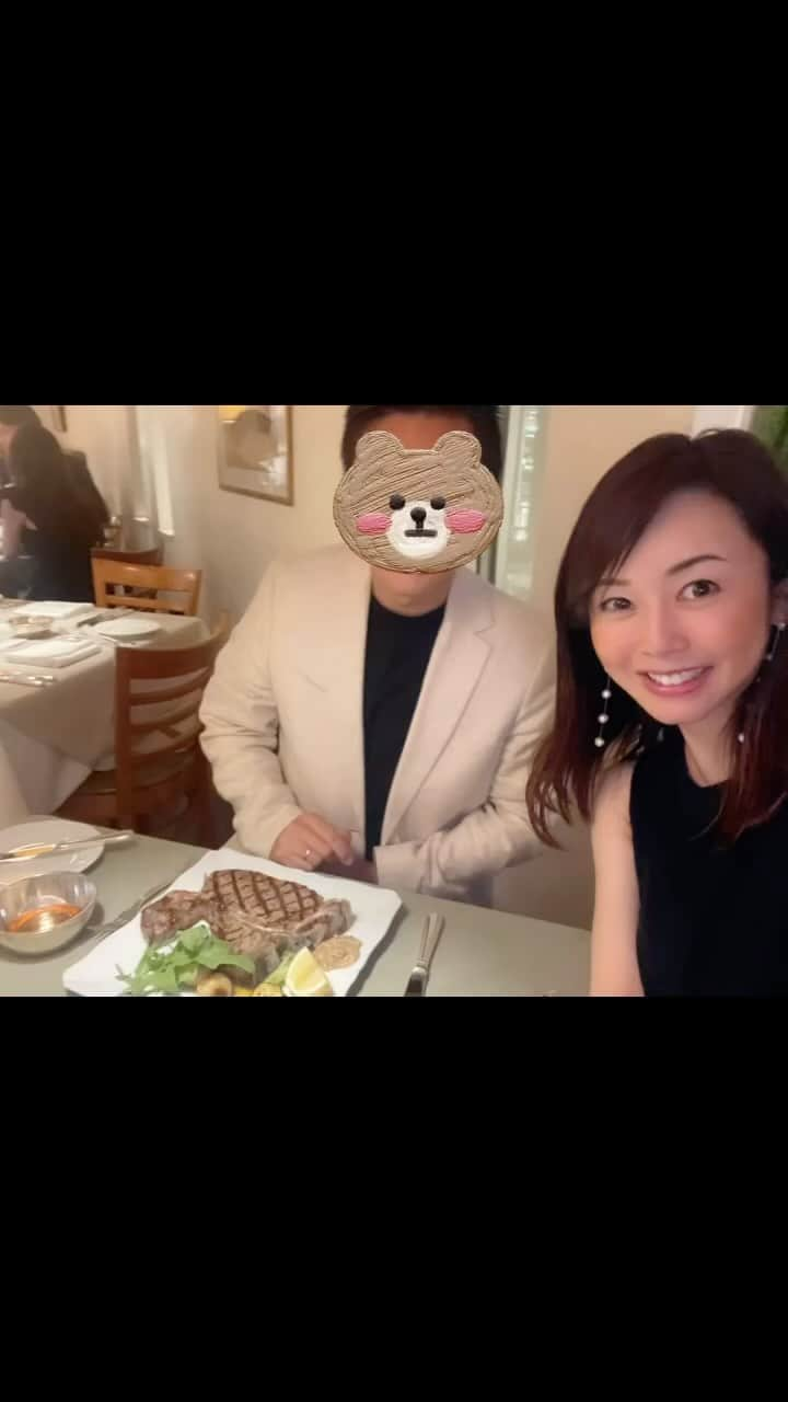 宮崎宣子のインスタグラム：「まさかのサプライズディナー🍽️でした🙏  こんなことならお昼のブリトー🌯をやめておくんだったと後悔するほど、美味しかったです。  お誕生日のお祝いとこれまで色々と頑張ってきたからと。  なんだかバタバタしていてゆっくり夫婦で素敵なディナーをしてなかったように思います。  美味しいご飯に幸せを感じながら、 見てきた映画の話やこれからの話など、ゆっくり３時間もいました。  考えてみれば、不妊治療にかなりのお金がかかり、 大学院での勉強の忙しさに追われて、 全く余裕がありませんでした。  結婚してから3年目ですが、夫もここまで大変だったと思います。 一人では乗り越えられなかったこと、 二人だったから叶えられたこともたくさんありました。  また、夫婦になれたから出会えた人や環境、 他人と暮らすなんて二度と懲り懲りと思っていましたが、 一緒に暮らすことで自分が成長し、励まされ、強くなれる自分がいることに気づかされました。  マイナス思考になりがちな時も、 あっけらかんと大丈夫だよ！と言ってくれる存在に何度救われたことか。  まだまだ夫婦としてもこれからですが、 夫への感謝の気持ちを忘れてはいけないと思えた誕生日でした。  お店の人からお久しぶりですねと声をかけて頂き、 帰り際に3人くらい昔から働いている方々が、 もうすぐですか？ また来てくださいね。 元気な赤ちゃんを産んでくださいね。 これ、ほんの気持ちです。 と、ビスコッティのプレゼントを頂きました。  そして、私たちが見えなくなるまでお見送りしてくれました。  こんな時間を過ごせたこと、 皆さんからも暖かいメッセージやプレゼントを頂いて、 44歳のお誕生日を迎えられたことに心から感謝しました。  家に帰ってからも、 前屈みができなくなってきた私の身体を気遣い、 洗濯、お風呂洗い、アロハの歯磨きをして、 お誕生日だからと、浮腫んだ私の足のマッサージをいつもより念入りにしてくれる夫。  10歳も私より若い旦那ちゃん、本当にありがとう。 あなたに出会えて本当に良かった。  10年後、20年後もこの気持ちを忘れずにいないとね。 子供が産まれてすっからかんに忘れないように気をつけます。  #誕生日ディナー  #44歳になりました  #夫からのサプライズ  #年の差婚  #10歳差夫婦  #感謝 #ありがとう #幸せな時間をありがとう  #忘れないように」