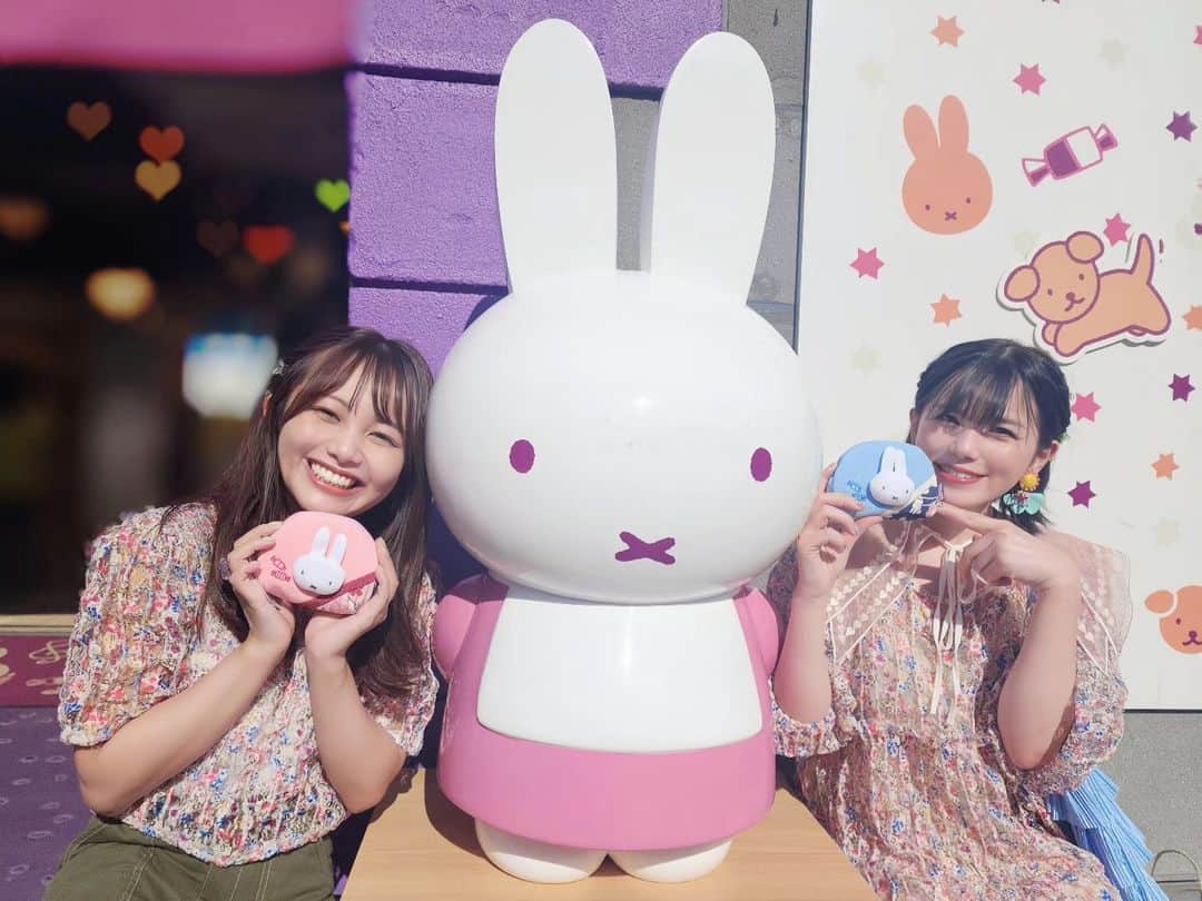 のインスタグラム：「C ちはやとおそろいのみっふぃーポーチかわちぃねぇ🐰🐰 #みっふぃーおやつ堂 #小樽 #北海道」