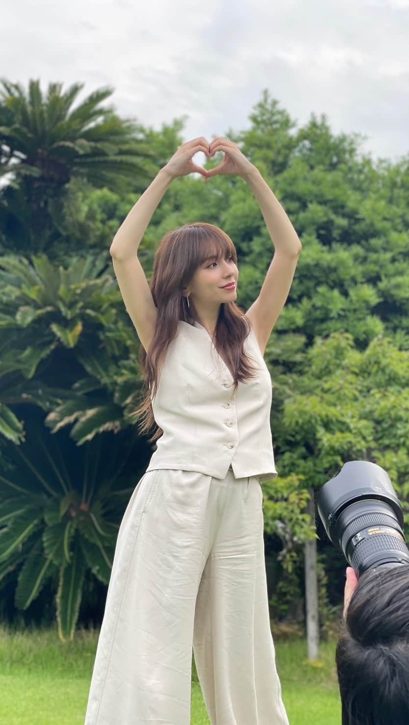 May J.のインスタグラム：「“Spread Love” 配信中だよ🫶」