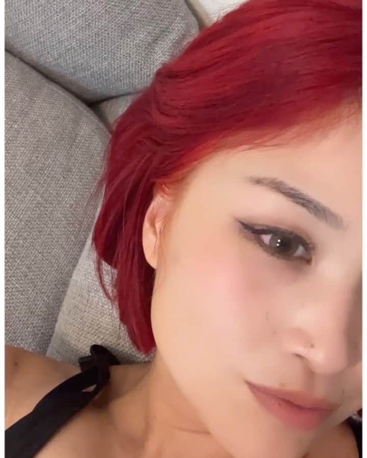 HARUKA MUTOのインスタグラム：「welcome back🍒🍎🍉🍓  thankyou @jan.nakamoto さん✨ しばらく赤毛道まっしぐらな感じで行こうと思う🌶️  #haircolor #redhair  #赤髪 #切りっぱなしボブ」
