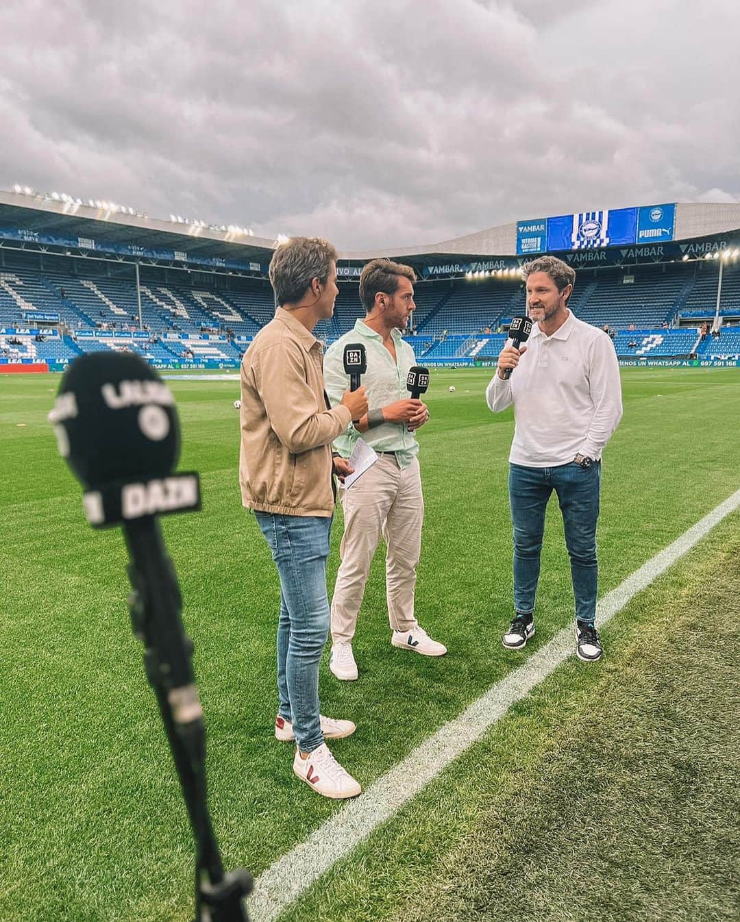 イバイ・ゴメスのインスタグラム：「🎙️ @dazn_es  • Jornada 4 @laliga ⚽️ Alavés 1-0 Valencia • Da igual el sitio y la perspectiva, estar en Mendi siempre es maravilloso 😍❤️」