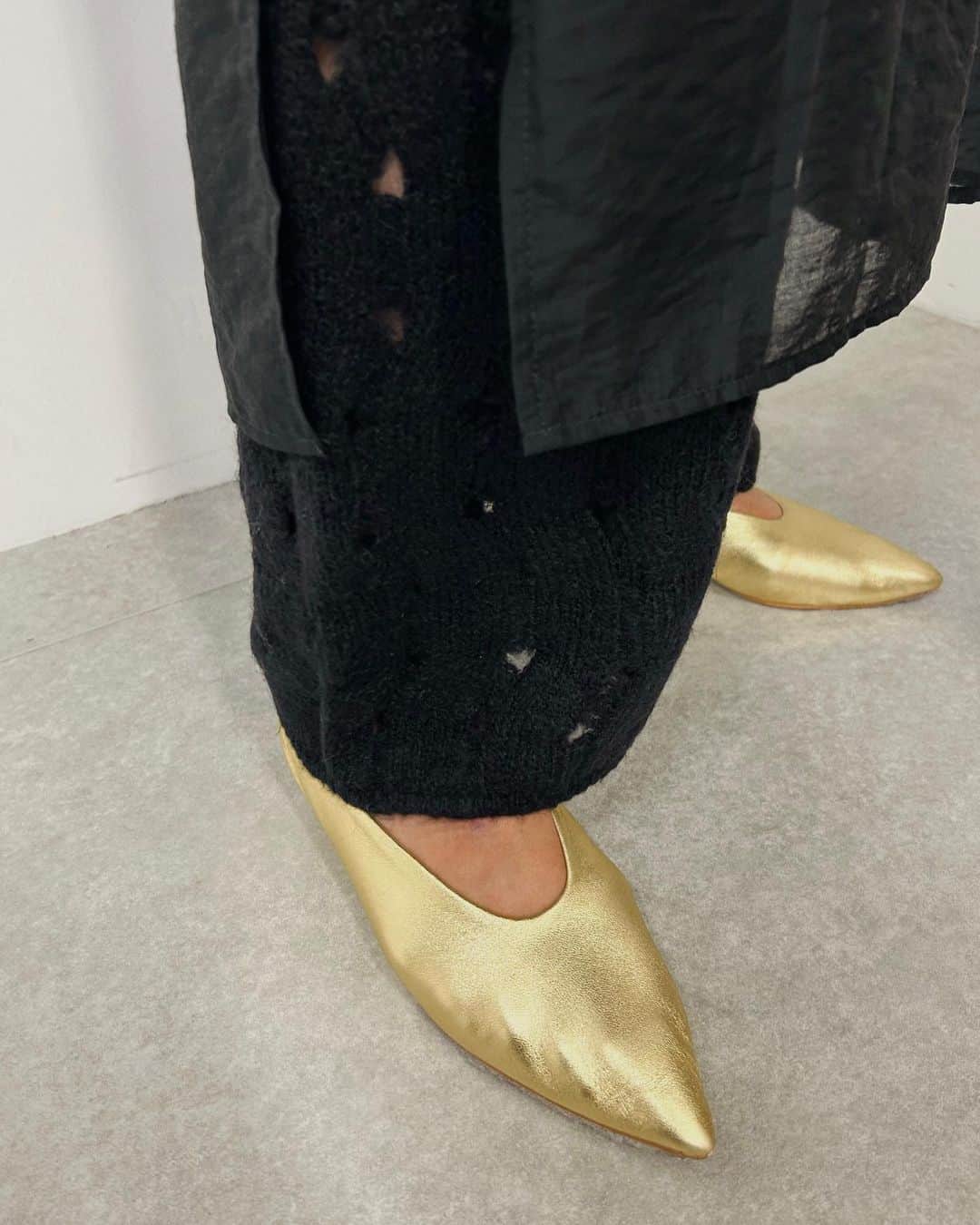 川島幸恵さんのインスタグラム写真 - (川島幸恵Instagram)「💘💘💘 ⁡ coming soonなアイテムたち😊 早く秋物を着て出掛けたい💭✨ 妄想は膨らむばかり♡ ⁡ 今年はいつも以上に日常焼けが凄かったなぁ🌚 腕くっろー😂😂😂🙌 ⁡ ⁡ #SHENERY_official #knit #knitcardigan  #denimpants #leggingspants  #boots #flatshoes #SHENERY #fashion #styling #autumn #comingsoon  #pinkhair」9月5日 20時50分 - sachie118