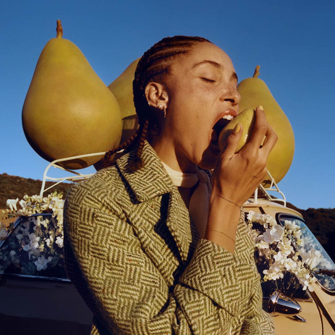 Jo Malone Londonさんのインスタグラム写真 - (Jo Malone LondonInstagram)「Hello sweet pea. Allow us to introduce you to English Pear & Sweet Pea: a pastel light floral scent with one pear in every bottle. Swipe to shop the new cologne. #EnglishPear @adwoaaboah」9月5日 20時51分 - jomalonelondon