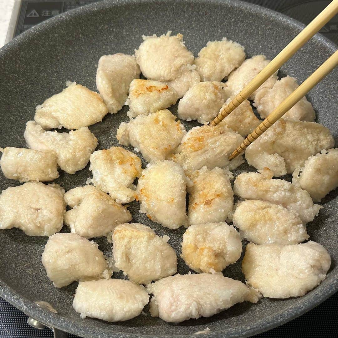 しにゃさんのインスタグラム写真 - (しにゃInstagram)「今日はヘルシーでリーズナブルな鶏むね肉を使った絶品やみつき梅マヨチキンをご ...