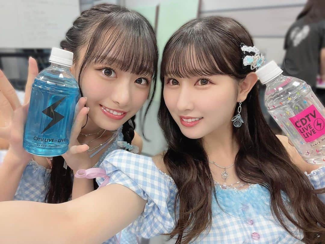 山本杏奈のインスタグラム：「🩵🎀🩵🎀  私の家に2つ目のお水と入浴剤が仲間入り！ 大切に保管してます🌝  #cdtvライブライブ  #イコラブ」